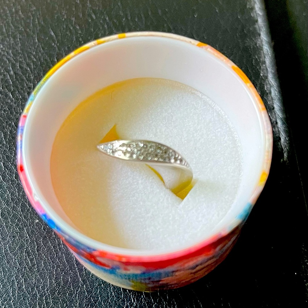 14k White Gold Wave Diamond Pinky Ring. Size 4.